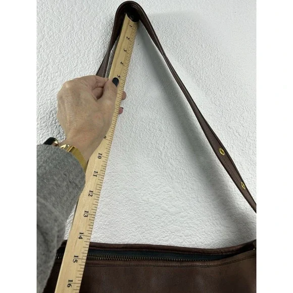Vintage Coach Duffle Sac Bucket 9028 Brown Leather Shoulder Bag Purse USA Made - Picture 5 of 13